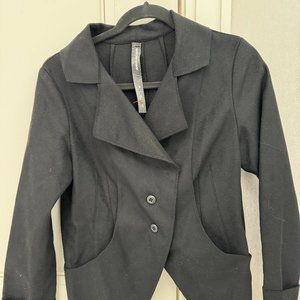 Stylish Anna Brown relaxed blazer